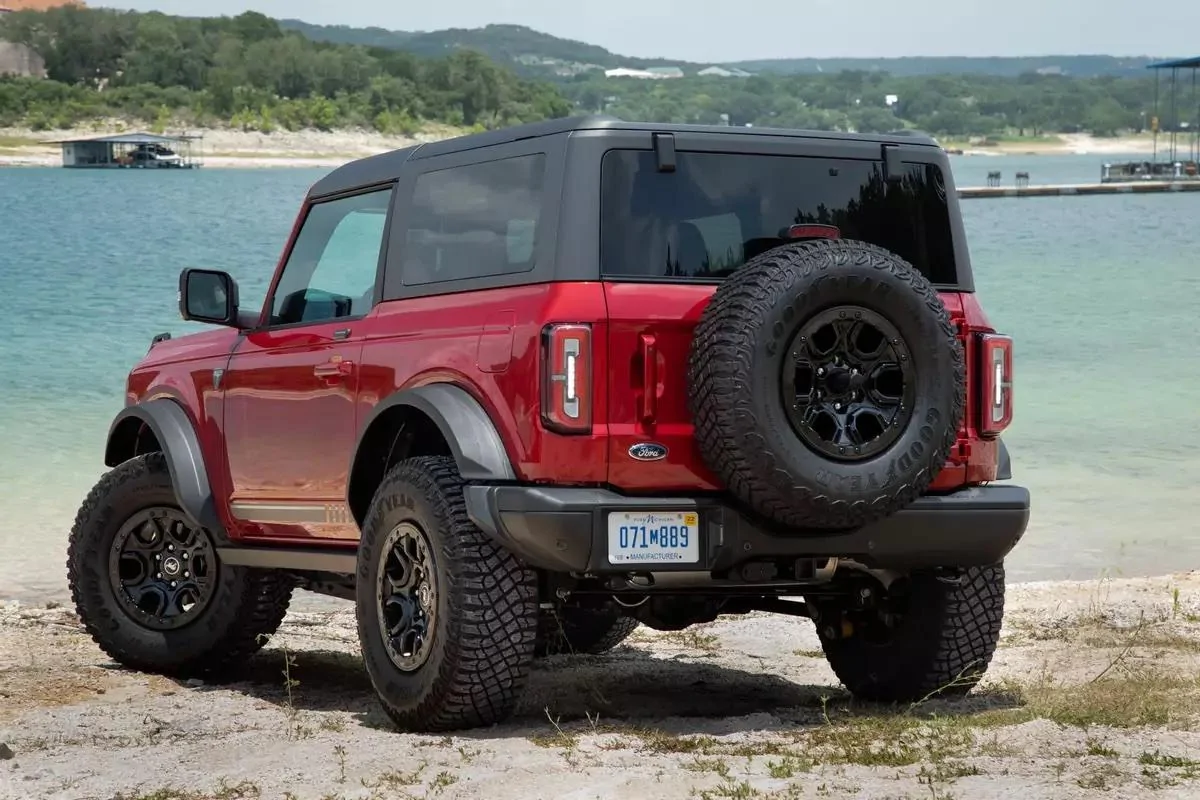 Ford Bronco RAPID RED Bronco Club Rapid Red First Edition Bronco 2-Door Hardtop MIC 3