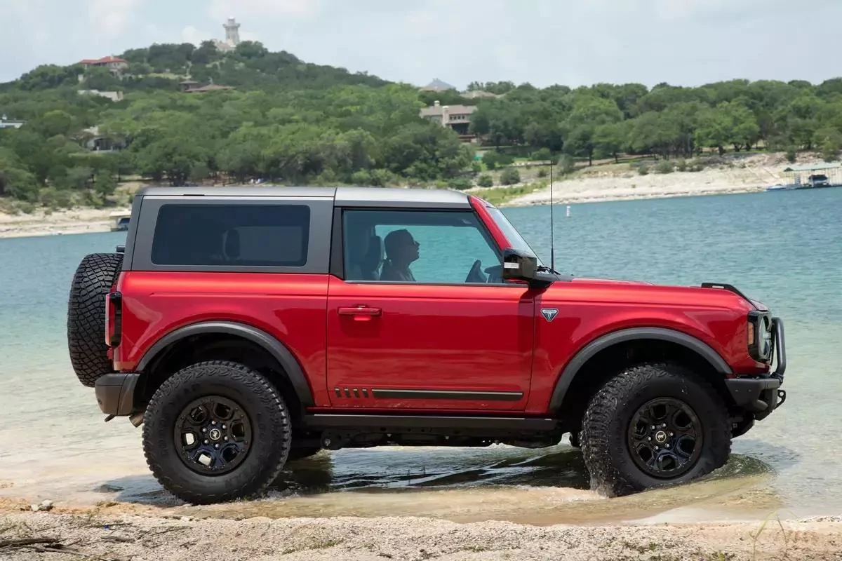 Ford Bronco RAPID RED Bronco Club Rapid Red First Edition Bronco 2-Door Hardtop MIC 5