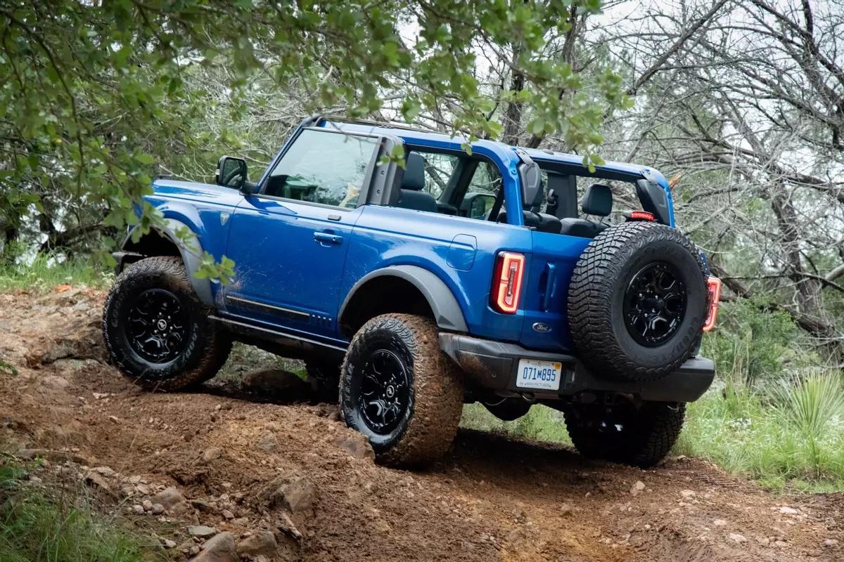 Ford Bronco VELOCITY BLUE Bronco Club Lightning Blue First Edition Bronco 2-Door 1