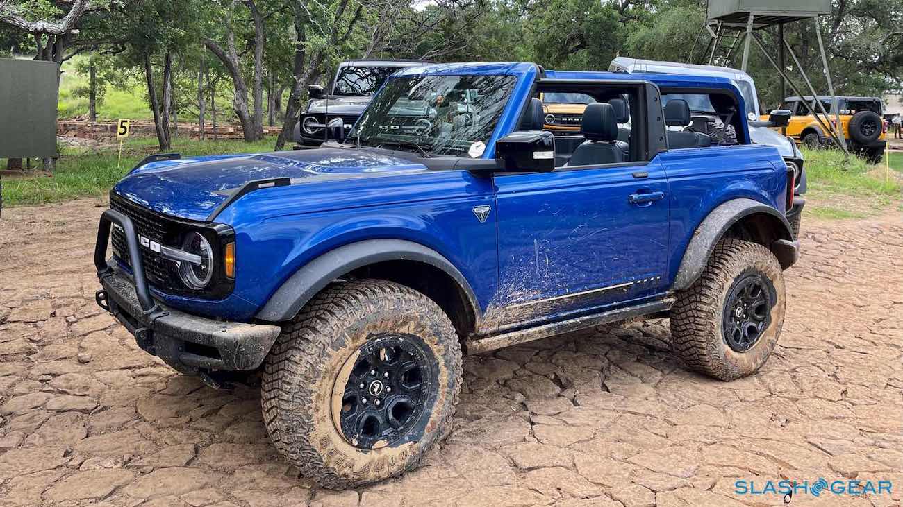 Lightning First EditionBlue Bronco 2-Door Hard Top Off.jpg