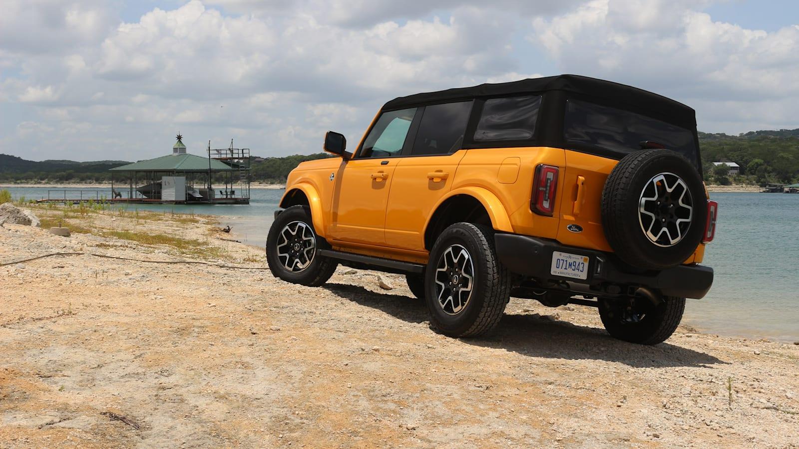 Ford Bronco CYBER ORANGE Bronco Club Cyber Orange Bronco Outer Banks 4-Door Soft Top 2
