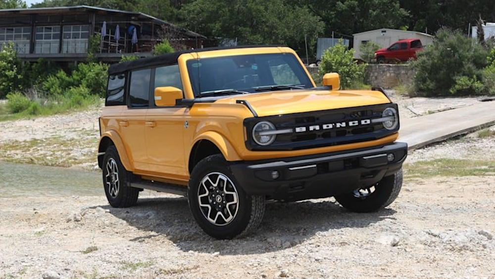 Ford Bronco CYBER ORANGE Bronco Club Cyber Orange Bronco Outer Banks 4-Door Soft Top 1