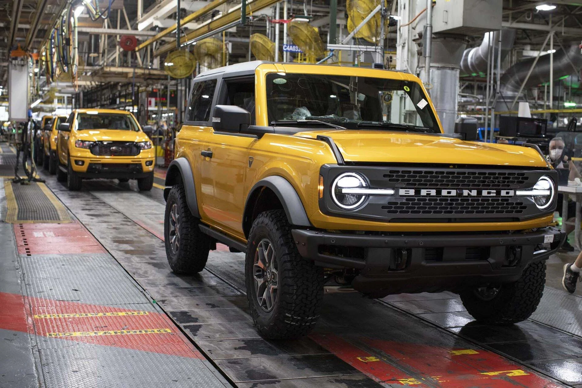 Cyber Orange Bronco Badlands 2-Door Hard Top.jpg