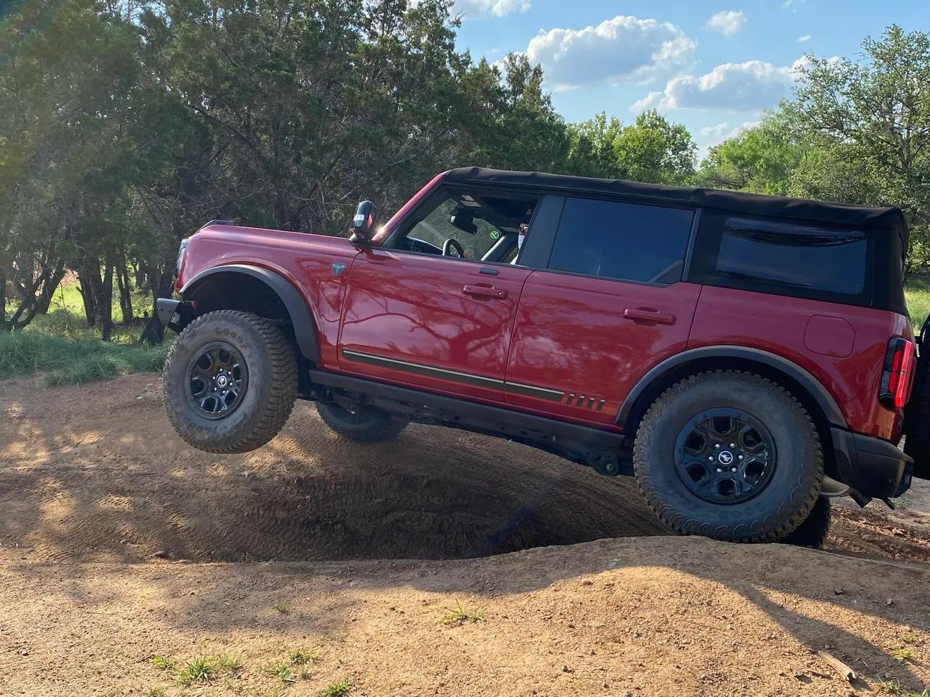 Ford Bronco RAPID RED Bronco Club Rapid Red First Edition Bronco 4-Door Soft Top 2