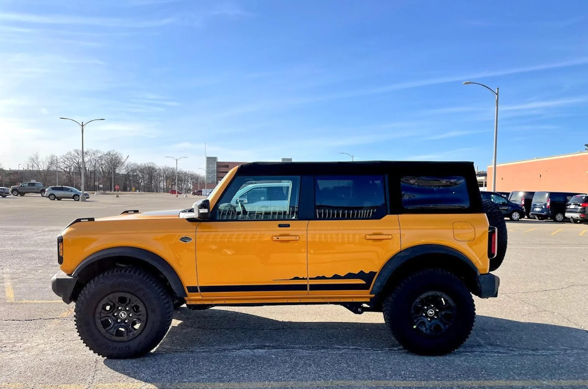 Ford Bronco CYBER ORANGE Bronco Club Cyber Orange Wildtrak Bronco 4-Door Soft Top 1