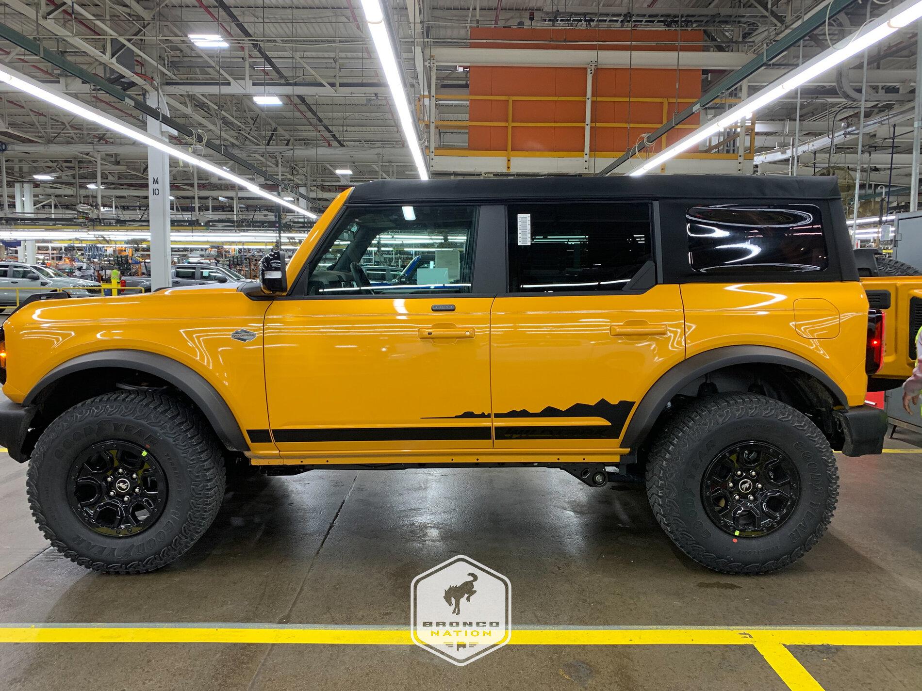 Ford Bronco CYBER ORANGE Bronco Club WT-EXT-Graphics-10