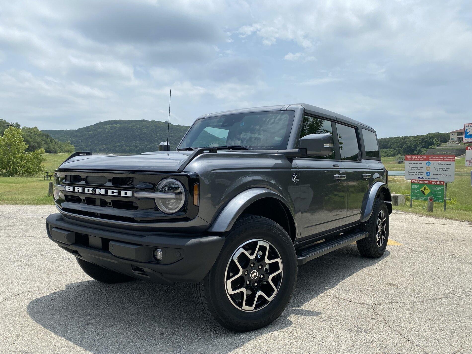 Ford Bronco CARBONIZED GRAY Bronco Club Carbonized Gray Outer Banks Bronco 4-Door MIC Hard Top 3