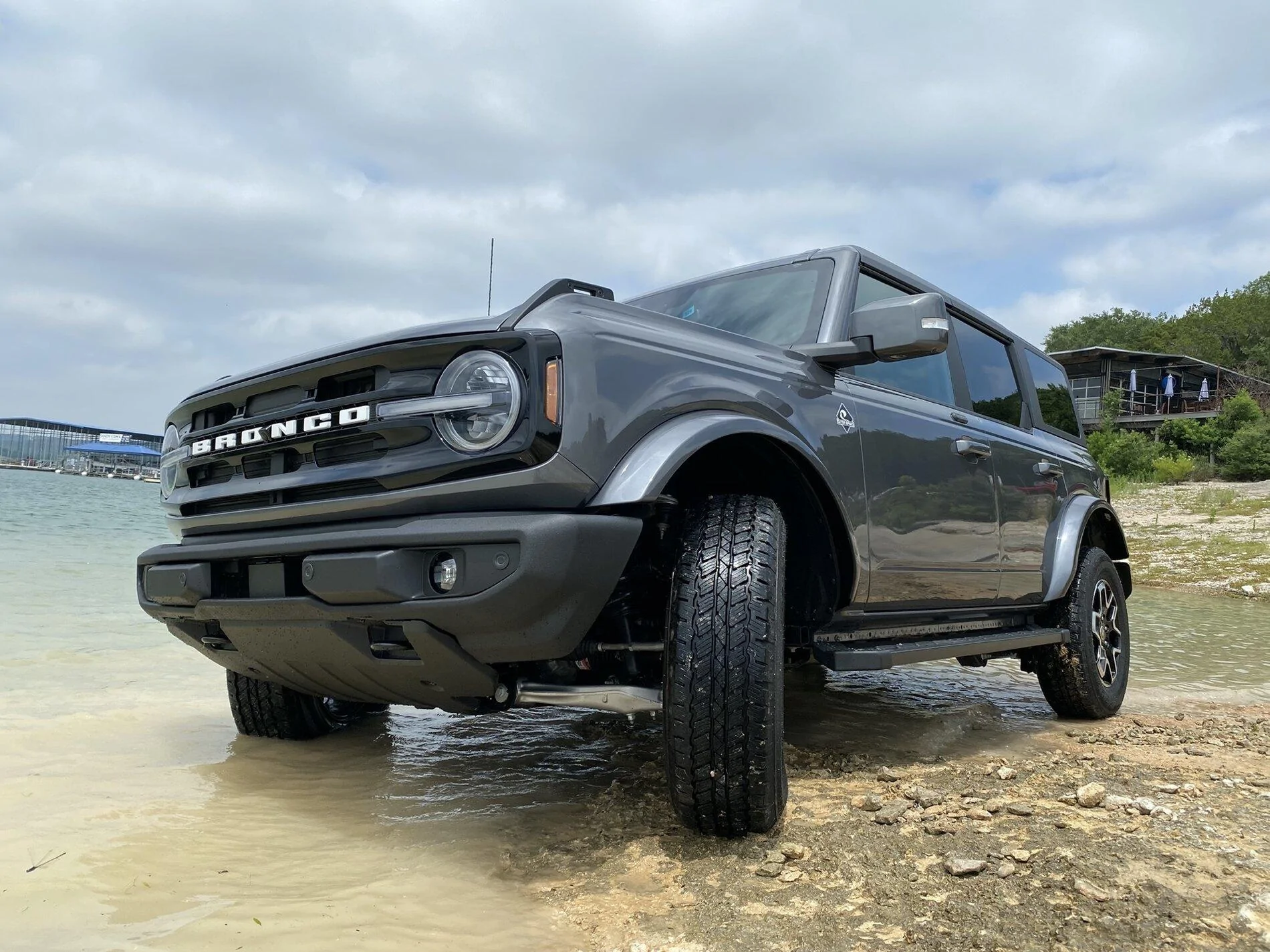 Ford Bronco CARBONIZED GRAY Bronco Club 2021-ford-bronco_100797512_h