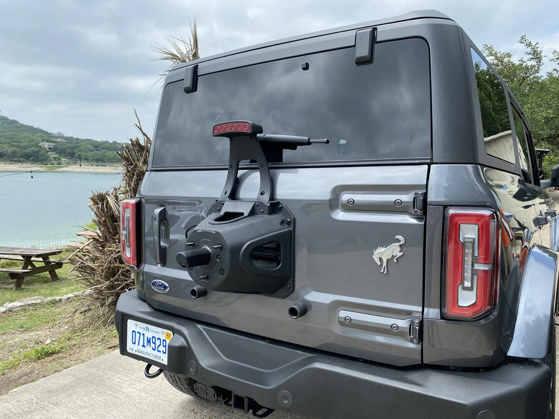 Ford Bronco CARBONIZED GRAY Bronco Club 2021-ford-bronco_100797510_h