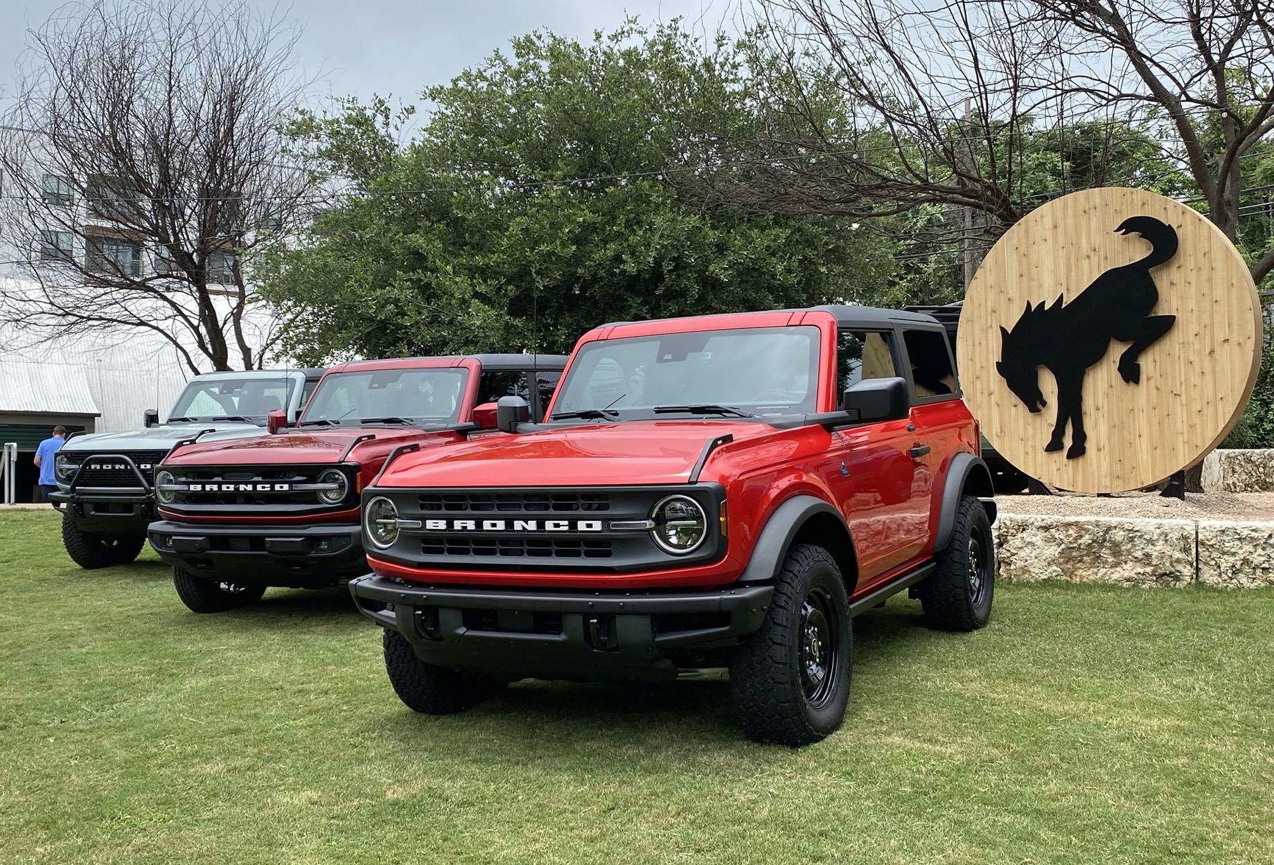 Ford Bronco RACE RED Bronco Club 2021-ford-bronco_100797492_h