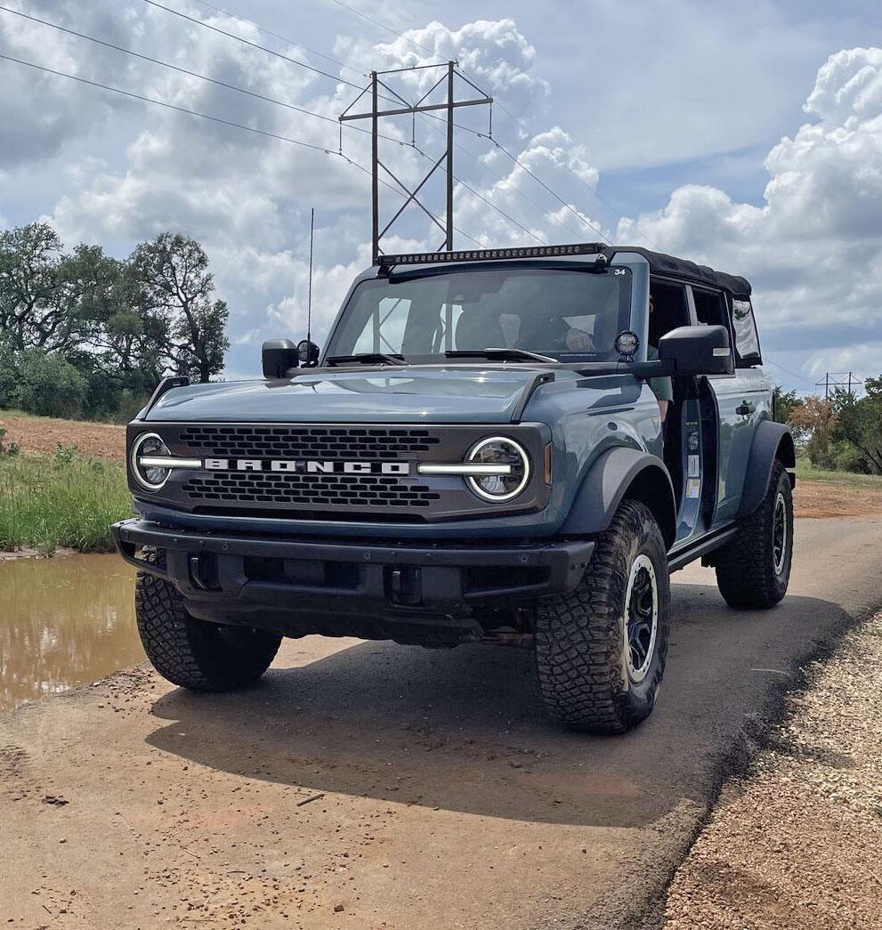 Ford Bronco AREA 51 Bronco Club Light Bar on Area 51 Bronco Badlands Sasquatch 4-Door front doors removed soft-to