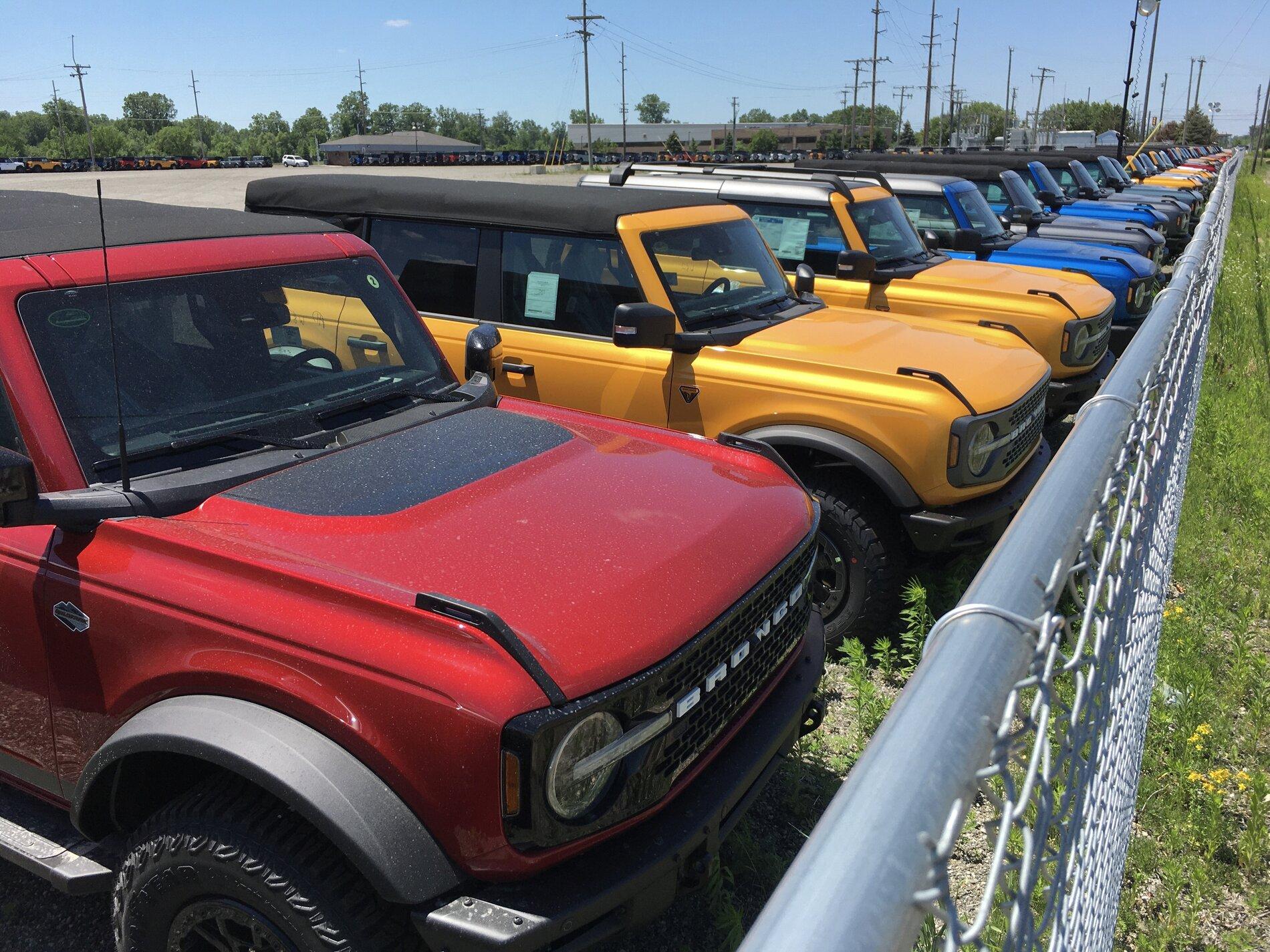 Ford Bronco CYBER ORANGE Bronco Club B65696DF-6469-4548-AB72-664ADFCDBCE1