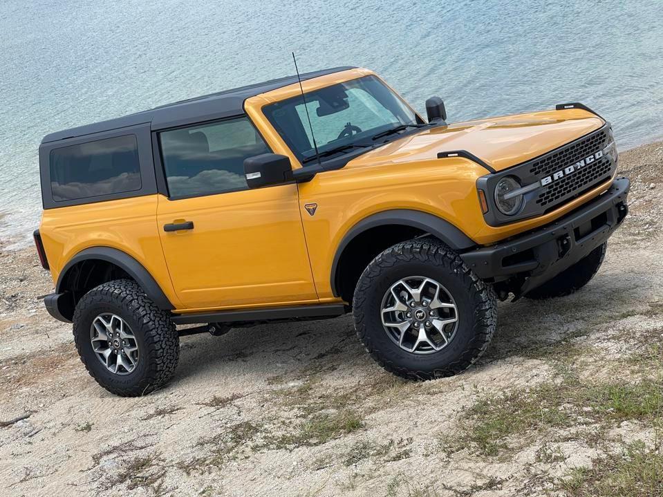 Ford Bronco CYBER ORANGE Bronco Club Cyber Orange Badlands 2-Door Bronco Hard Top MIC