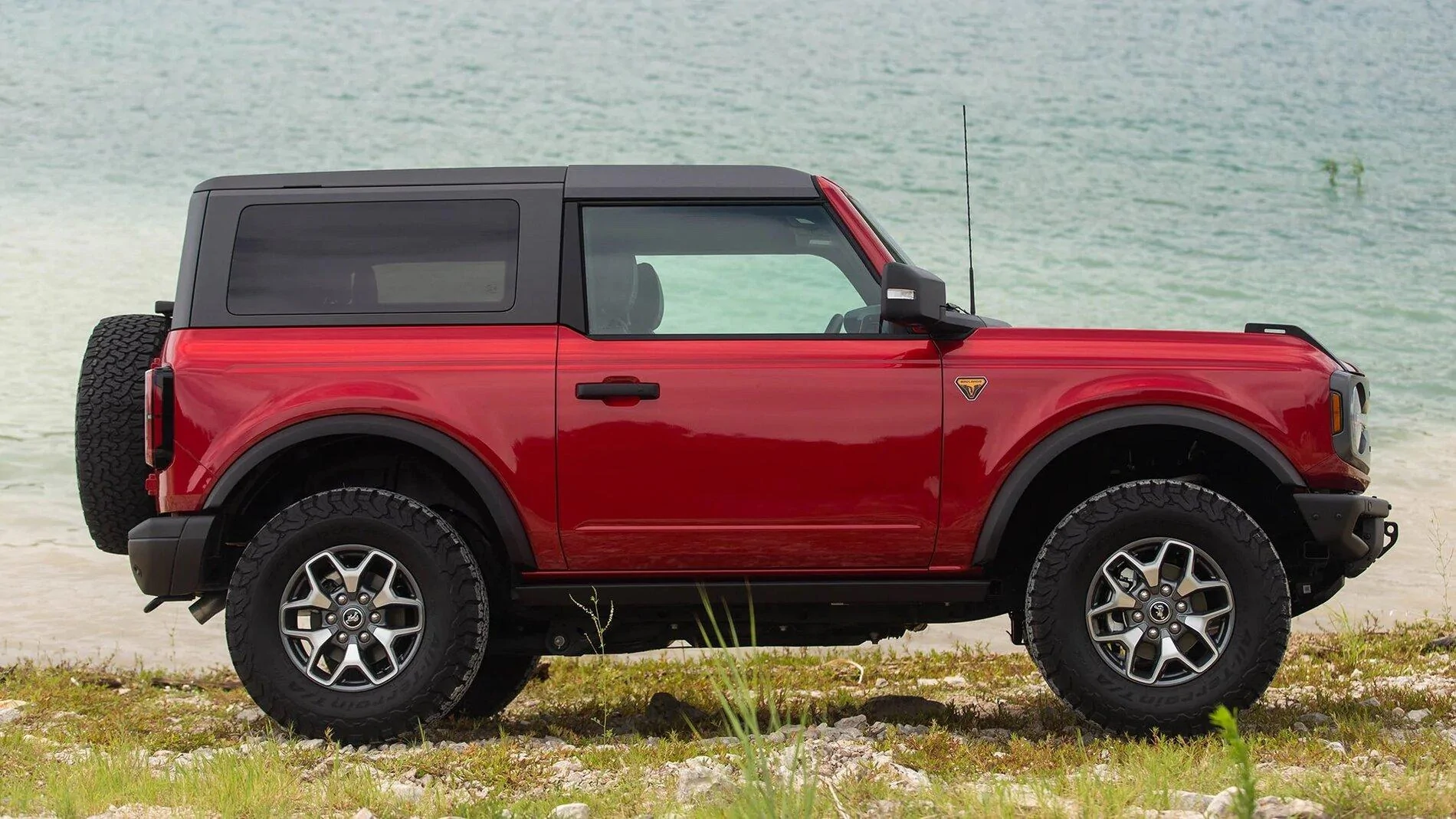 Ford Bronco RAPID RED Bronco Club Rapid Red Badlands Bronco 2-Door Hardto