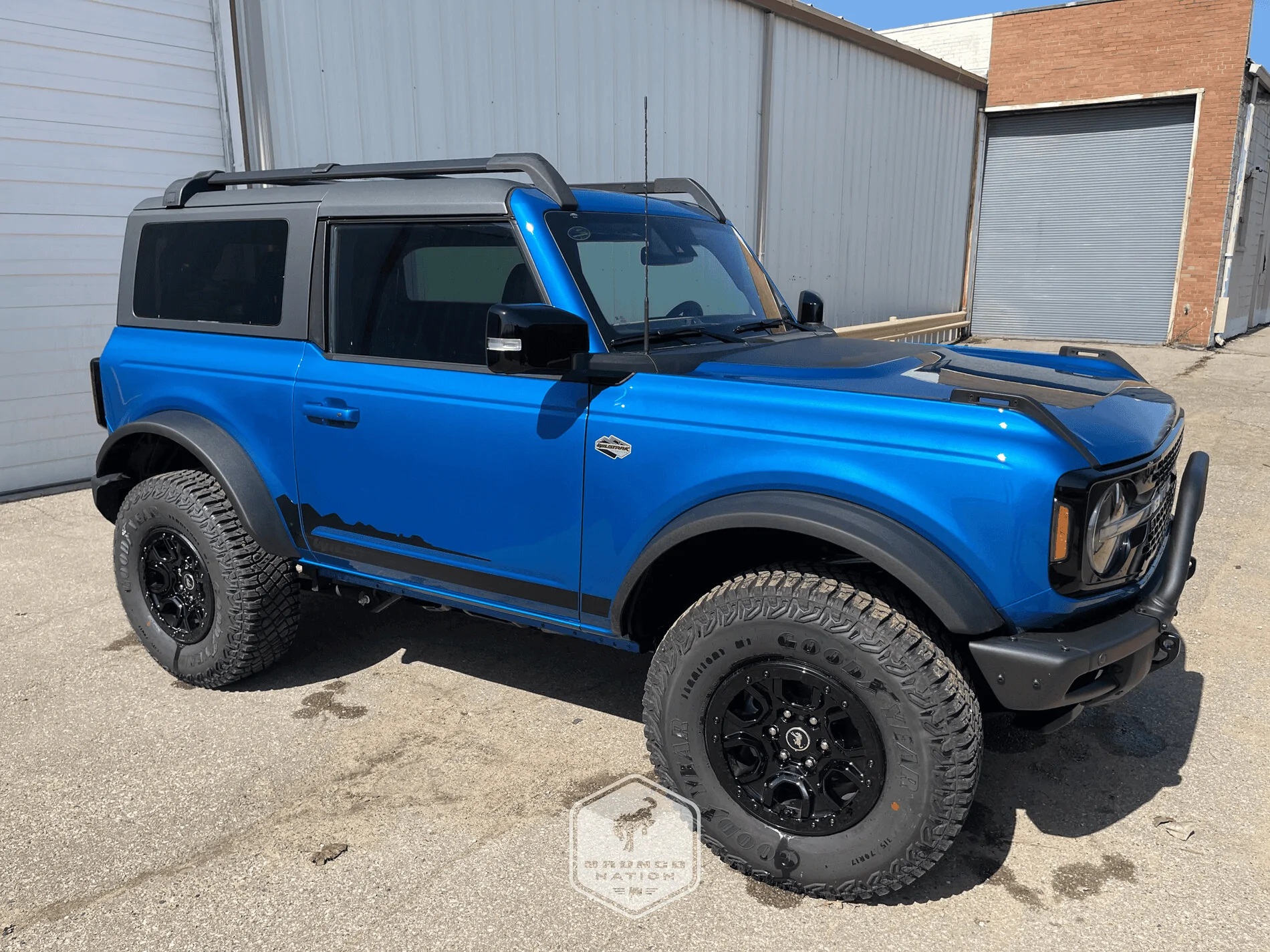 Ford Bronco VELOCITY BLUE Bronco Club 1625016380145