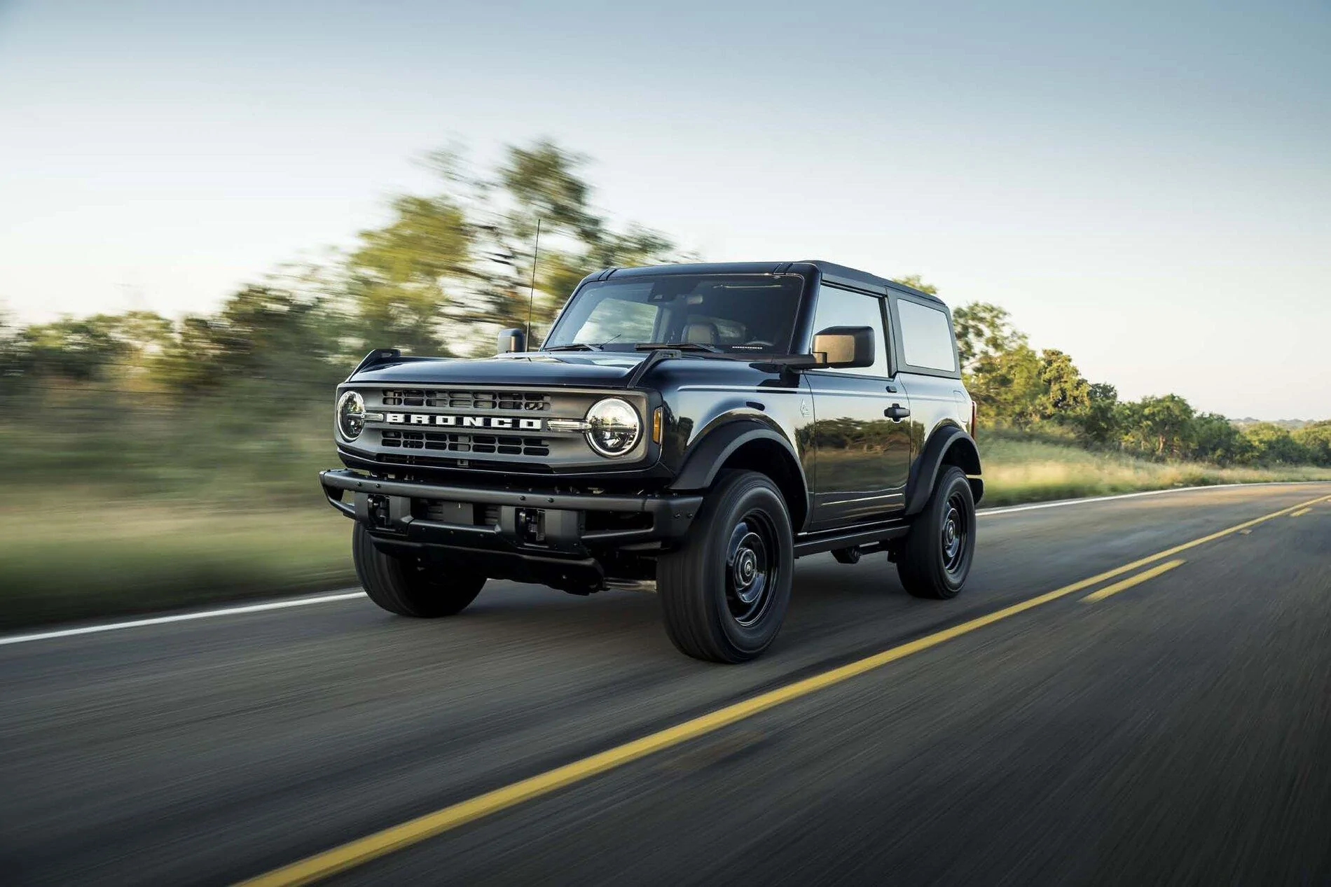 Ford Bronco SHADOW BLACK Bronco Club Shadow Black Black Diamond Bronco 2-Door 1