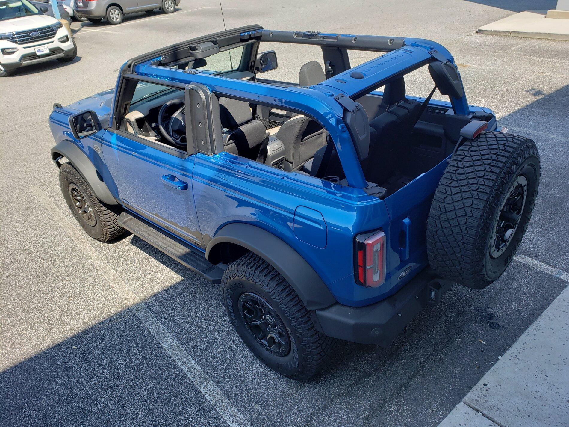 Ford Bronco VELOCITY BLUE Bronco Club 20210630_103257