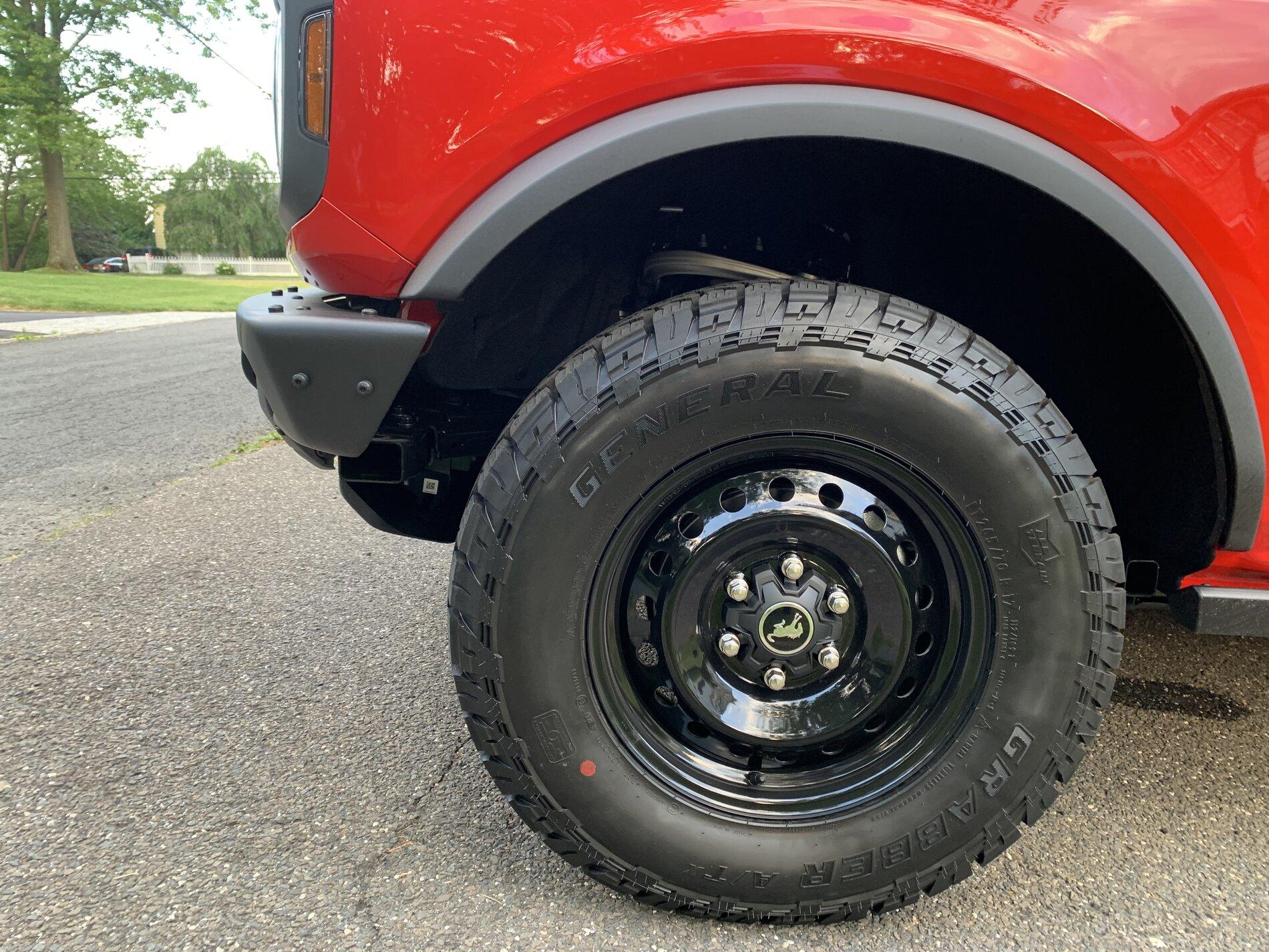 Ford Bronco RACE RED Bronco Club 9EA52B17-DF9A-42AE-A9C4-1A259228AF04