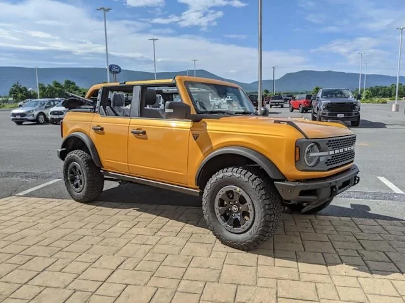 Ford Bronco CYBER ORANGE Bronco Club Badlands Cyber Orange 4-Door Soft Top Down