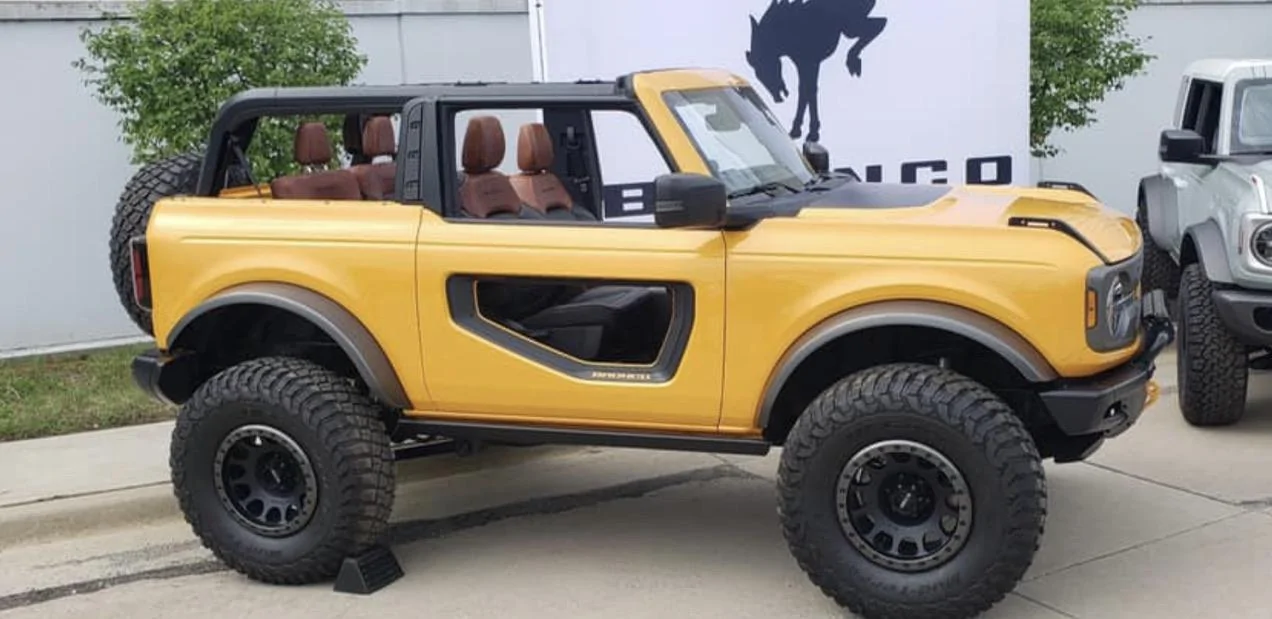 Ford Bronco CYBER ORANGE Bronco Club 1625262233752