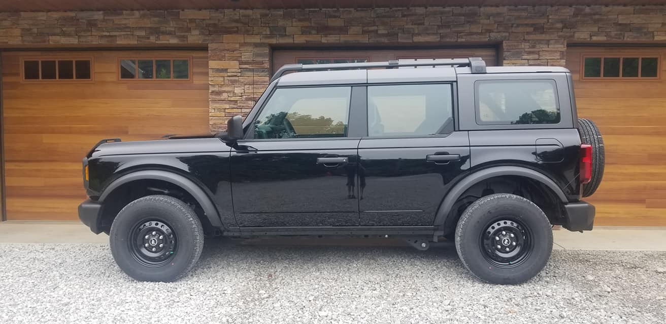 Ford Bronco SHADOW BLACK Bronco Club Shadow Black Base Bronco Black Wheels