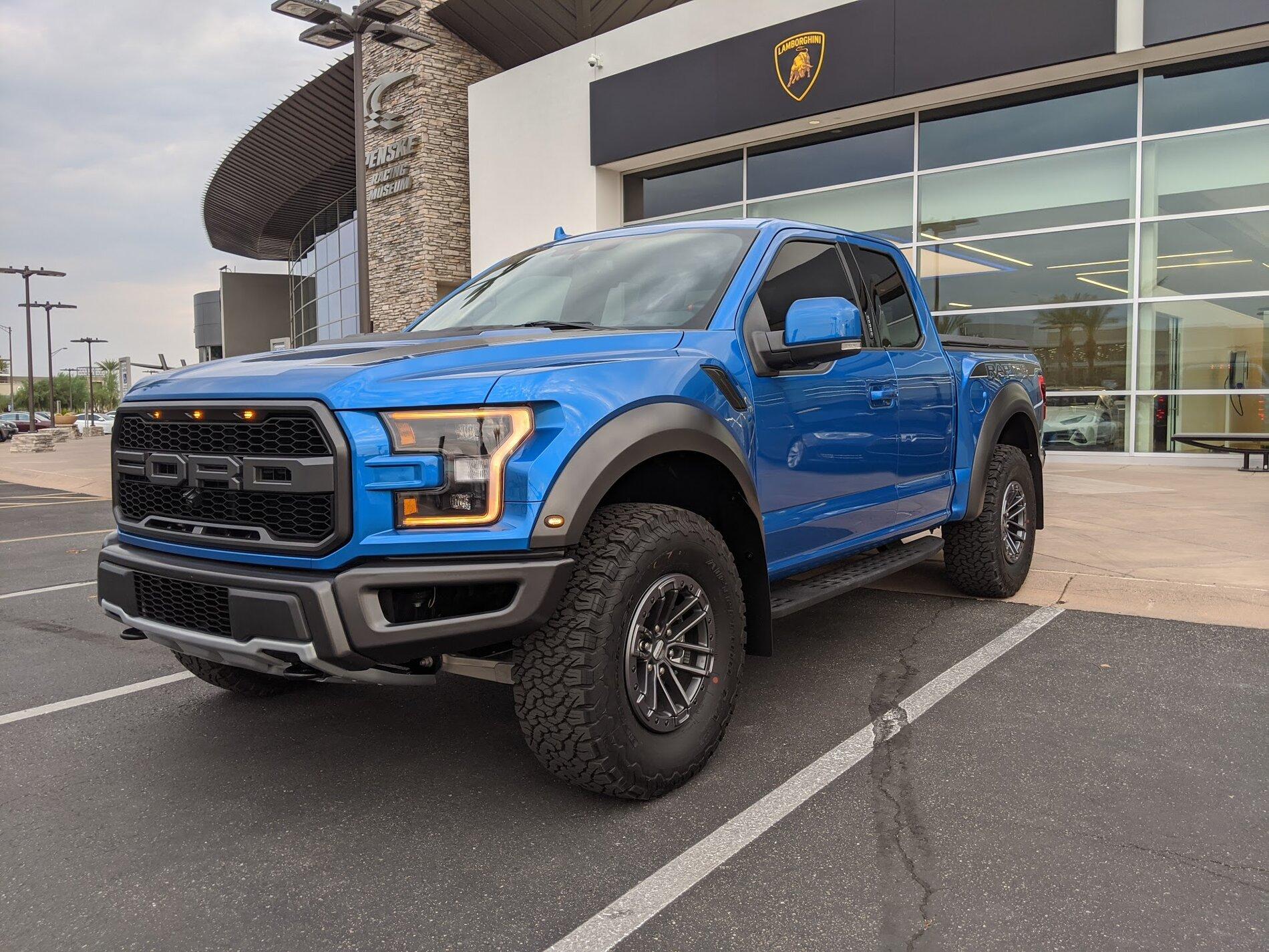 Ford Bronco VELOCITY BLUE Bronco Club 69D045A2-2C68-42B2-AED1-4485F13ECFD2