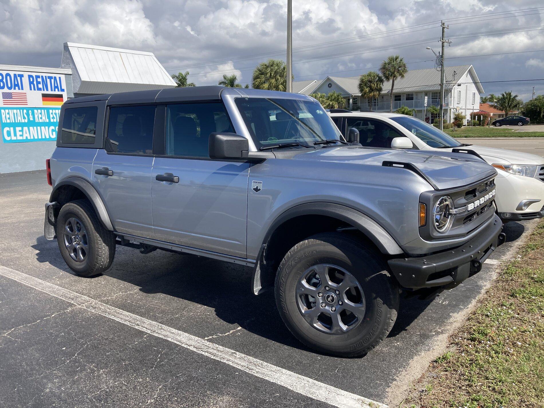 Ford Bronco ICONIC SILVER Bronco Club 64DE38F9-D3AB-42AD-955E-084B335F2291