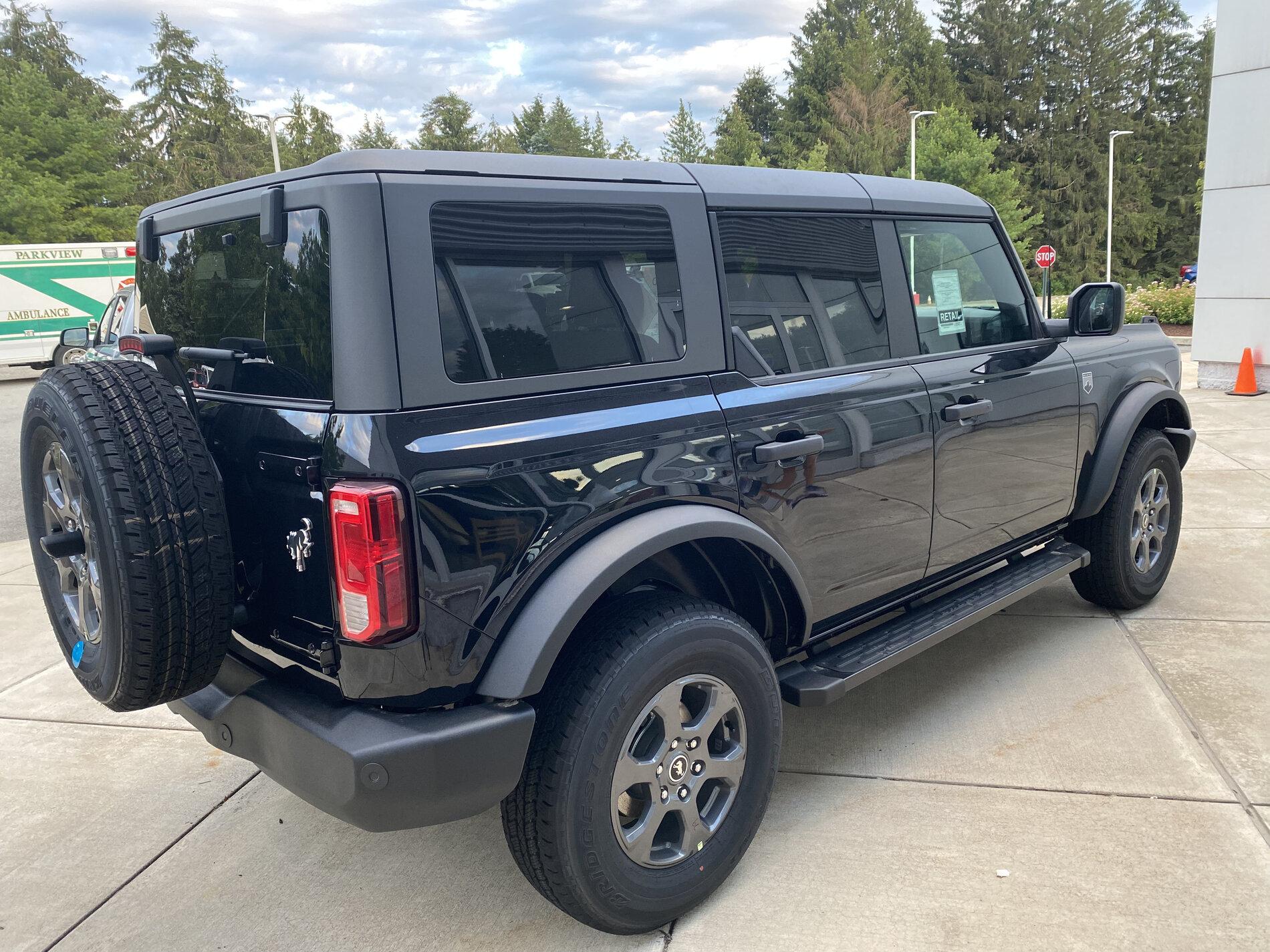 Ford Bronco SHADOW BLACK Bronco Club 816A44B1-D5E1-406E-9D35-D18C912611A5