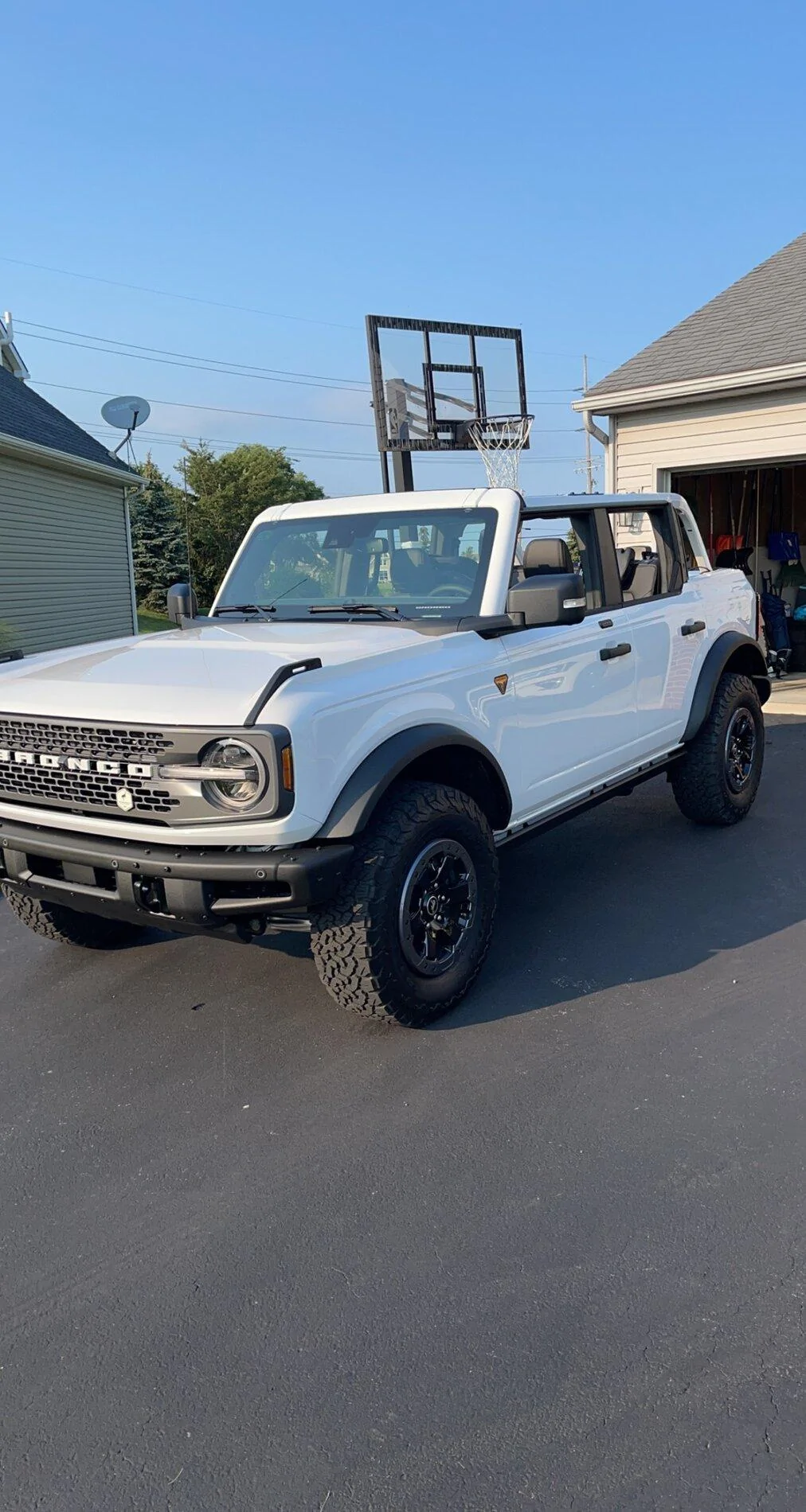 Ford Bronco OXFORD WHITE Bronco Club 315F8855-64E8-4645-85E4-2F7E7AF0A91F