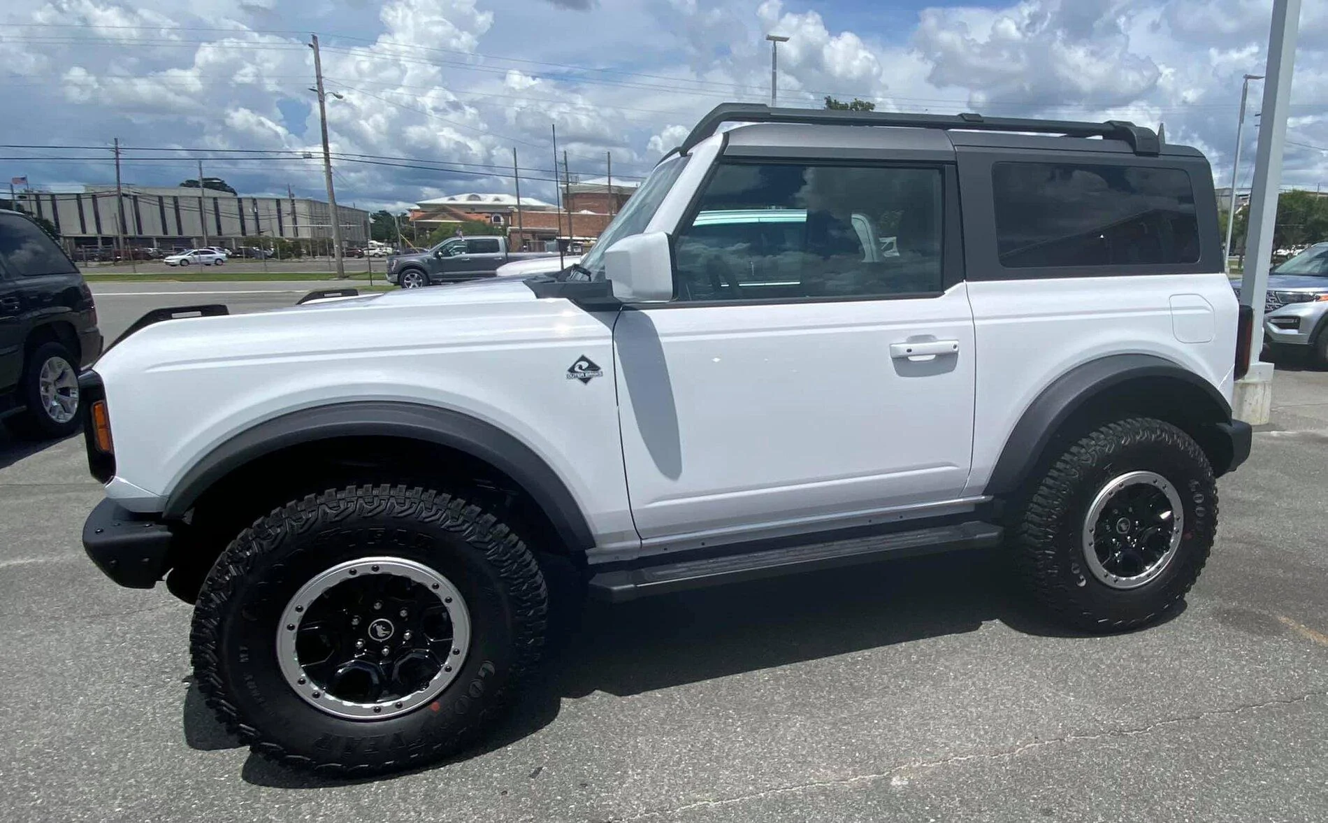 Ford Bronco OXFORD WHITE Bronco Club Bronco Oxford White Outer Banks Sasquatch 2-Door 3