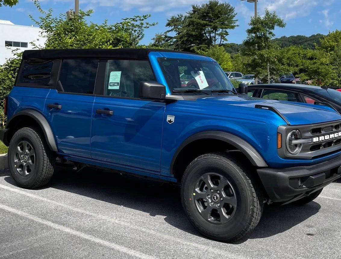Ford Bronco VELOCITY BLUE Bronco Club Bronco Velocity Blue Big Bend 4-Door Soft To