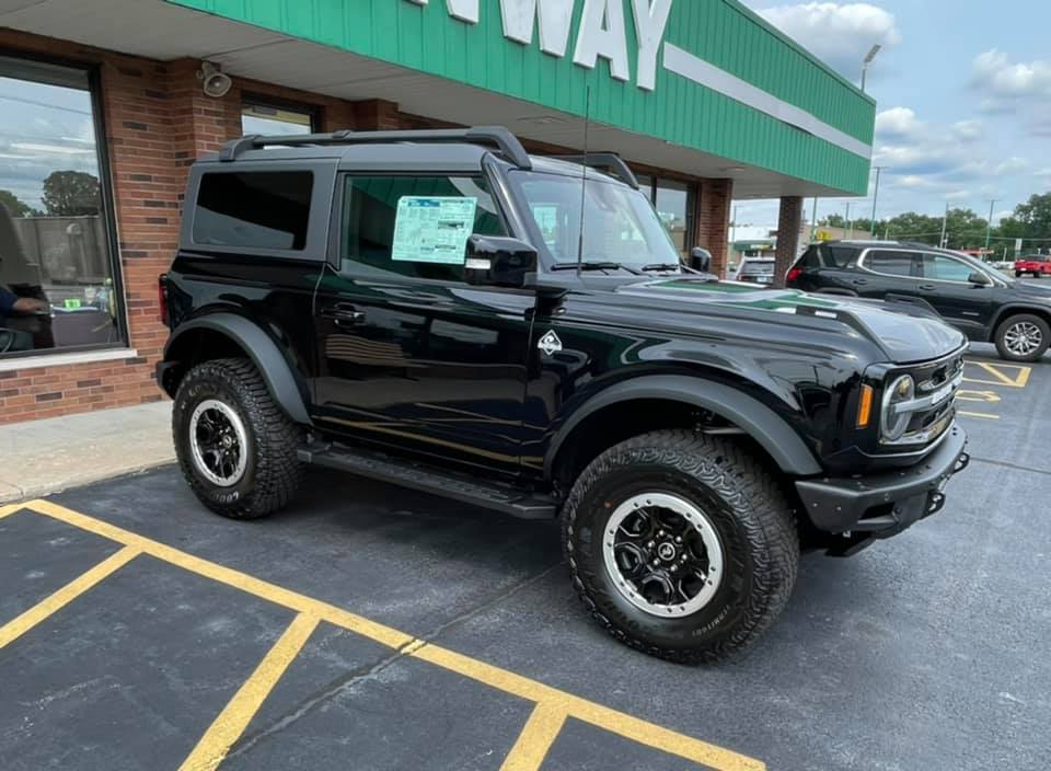 Ford Bronco SHADOW BLACK Bronco Club Bronco 2-door Outer Banks Sasquatch in Shadow Black