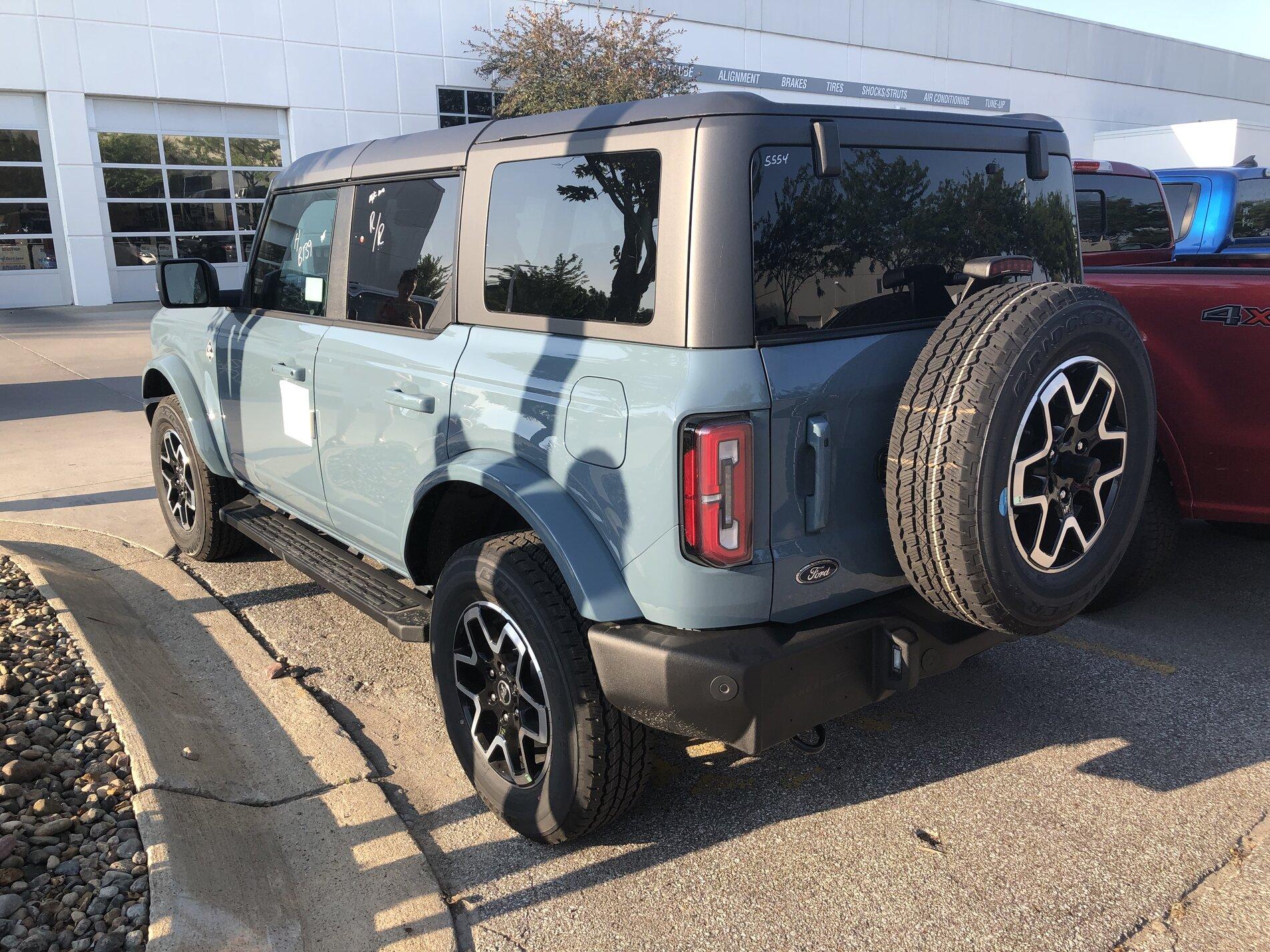 Ford Bronco CACTUS GRAY Bronco Club C5707973-887A-4096-8885-AAFED50E2859