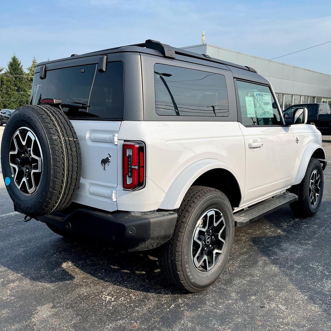 Ford Bronco OXFORD WHITE Bronco Club Oxford White 2021 Bronco Outer Banks OBX MIC Hard Top 2