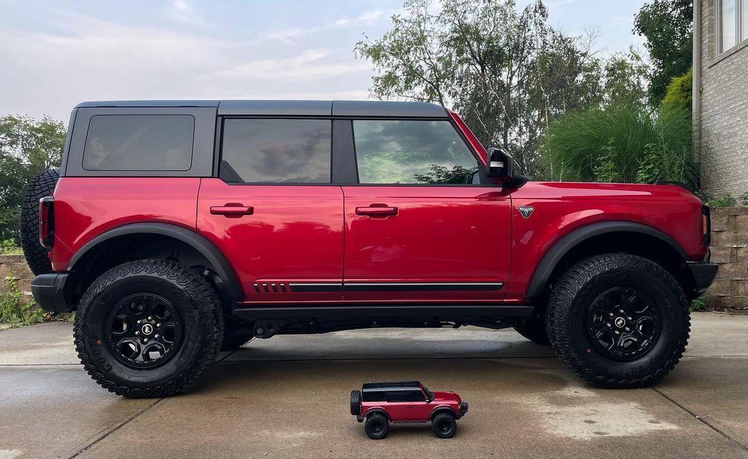 Ford Bronco RAPID RED Bronco Club Rapid Red First Edition 4-Door Bronco MIC Hard To