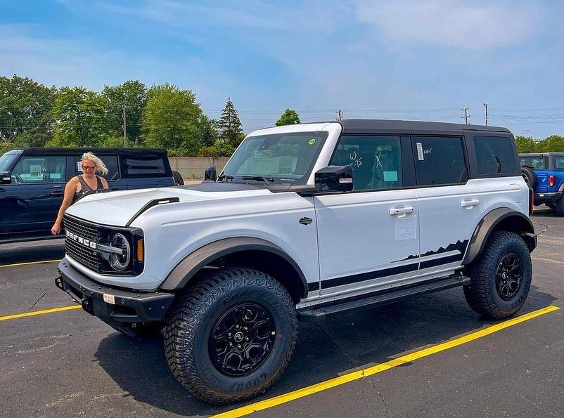 Ford Bronco OXFORD WHITE Bronco Club Oxford White Wildtrak 2021 Bronco 4-Door Hard Top MIC Top 1