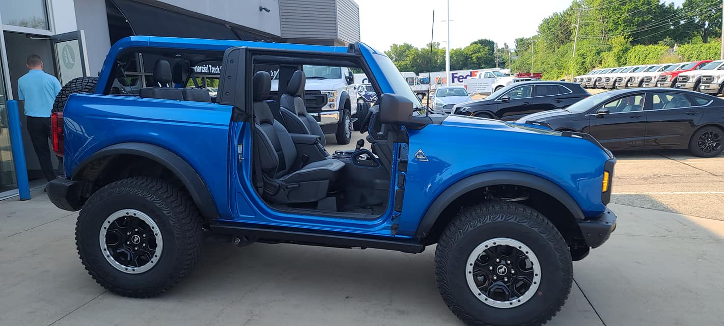 Ford Bronco VELOCITY BLUE Bronco Club Velocity Blue 2021 Bronco Black Diamond 2-Door Hard Top Doors Removed 2