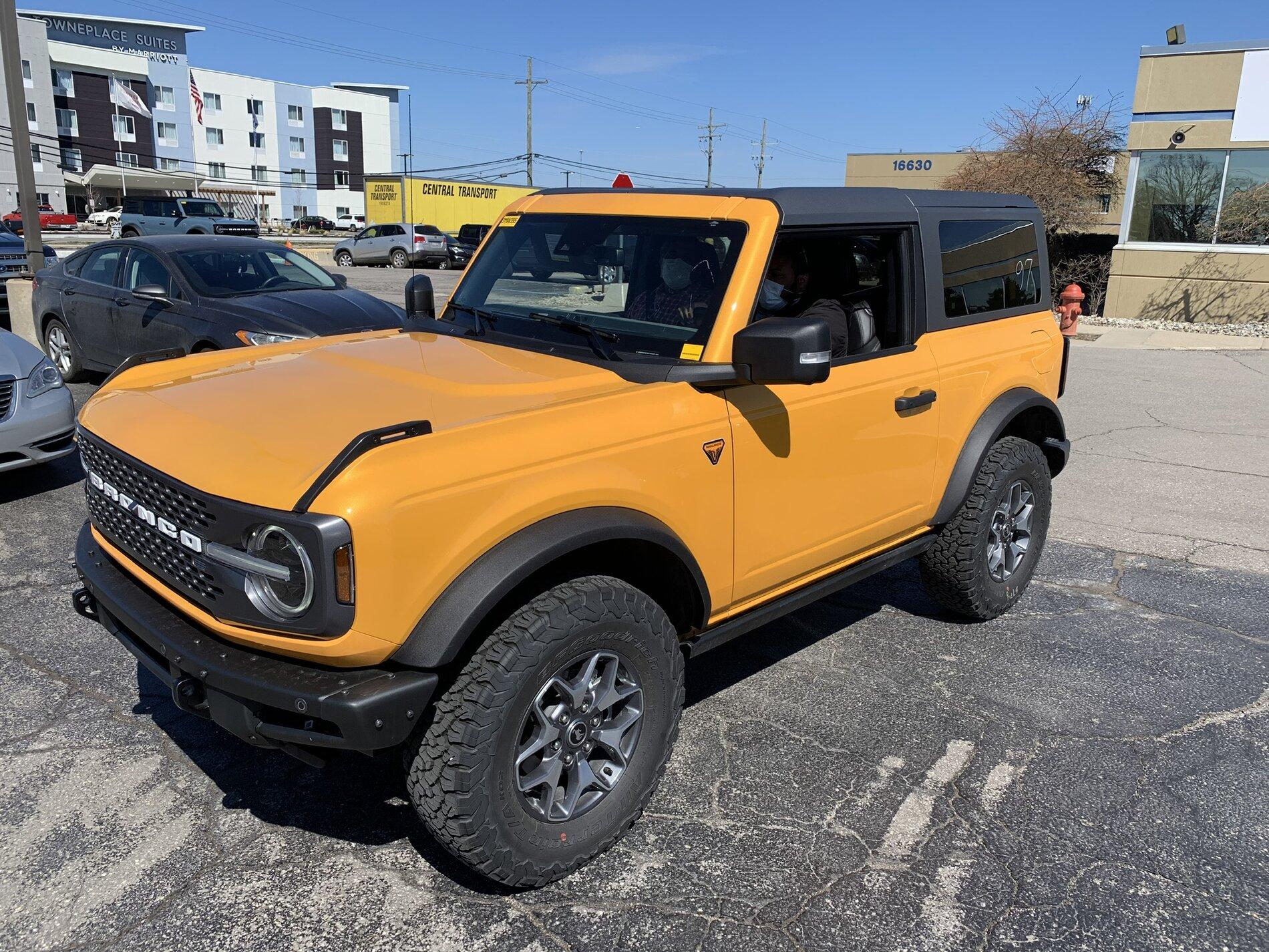 Ford Bronco CYBER ORANGE Bronco Club DE3B74A0-F14F-456A-951D-F2384D7EFE5B