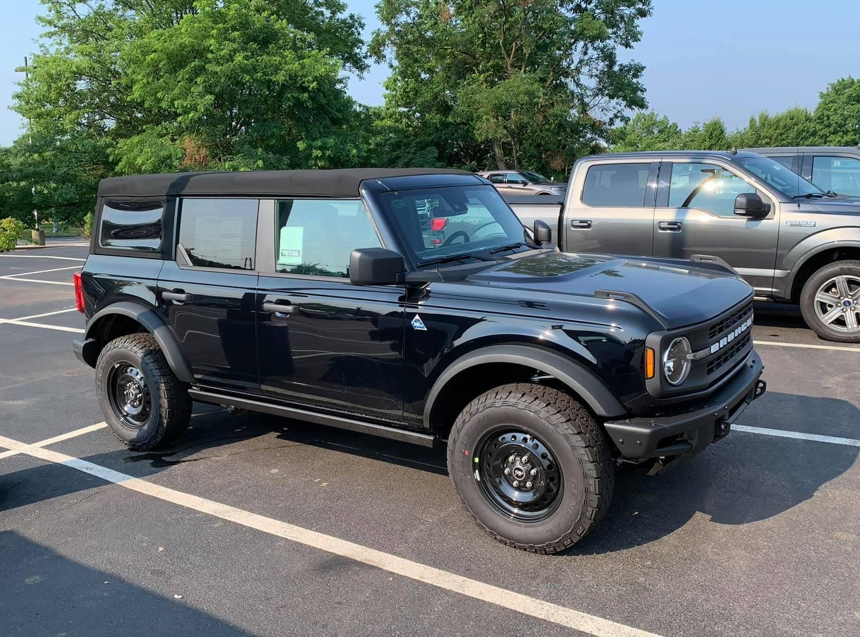 Ford Bronco SHADOW BLACK Bronco Club Black Diamond 2021 Bronco 4-Door with soft to