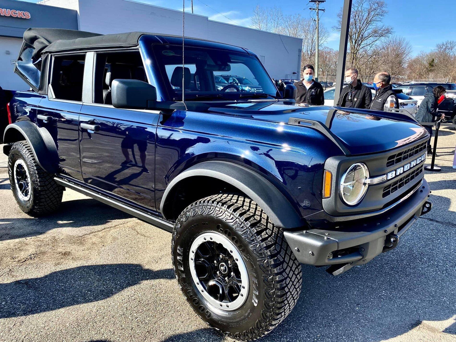Ford Bronco ANTIMATTER BLUE Bronco Club 2021 Bronco 4 Door Antimatter Blue with soft to