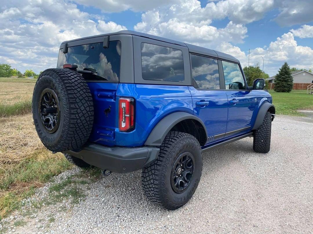 Ford Bronco LIGHTNING BLUE Bronco Club Lightning Blue First Edition Bronco 4-Door MIC Hard Top 3