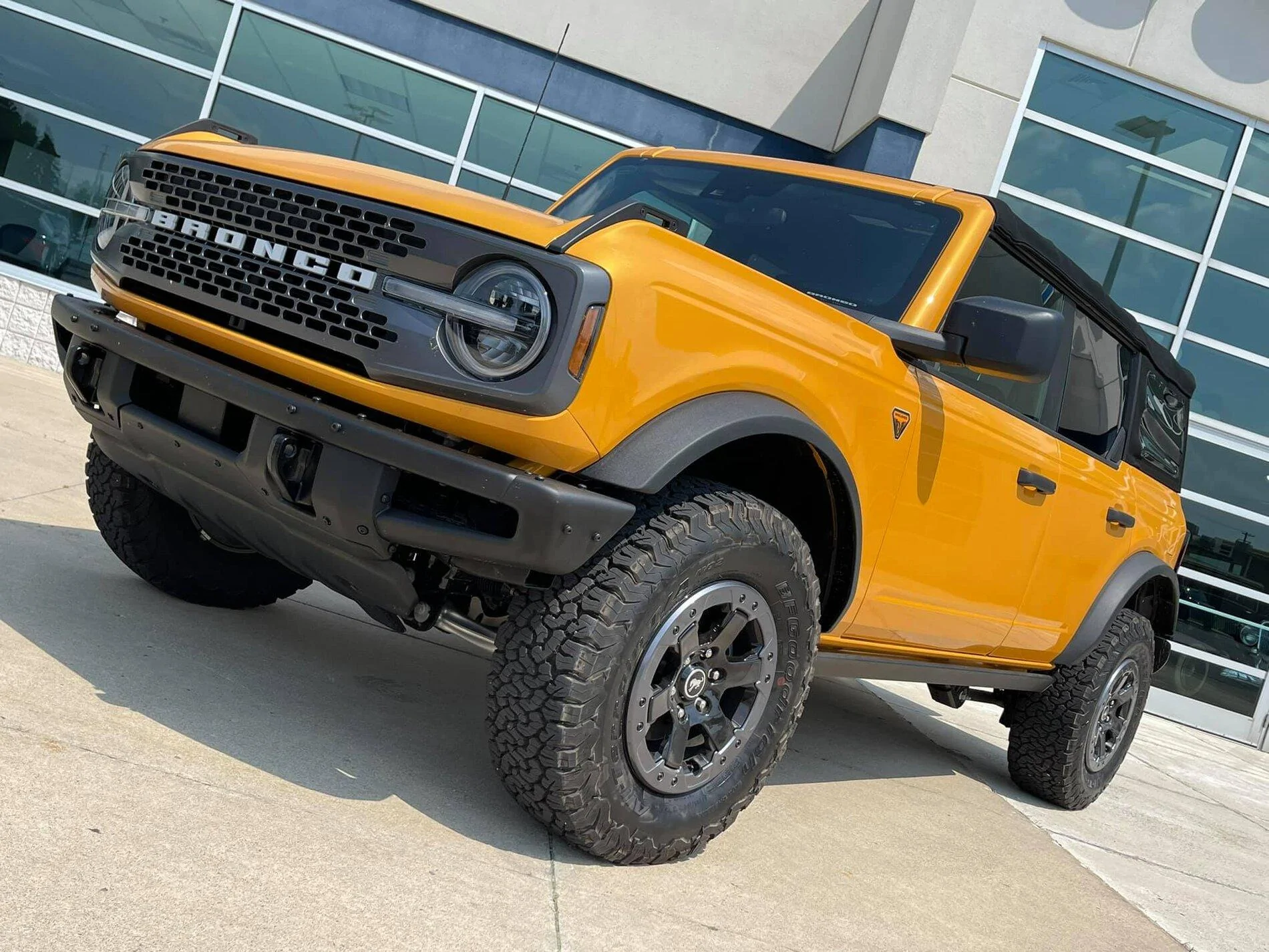 Ford Bronco CYBER ORANGE Bronco Club 210122722_10225337936178237_1218869501911407203_n