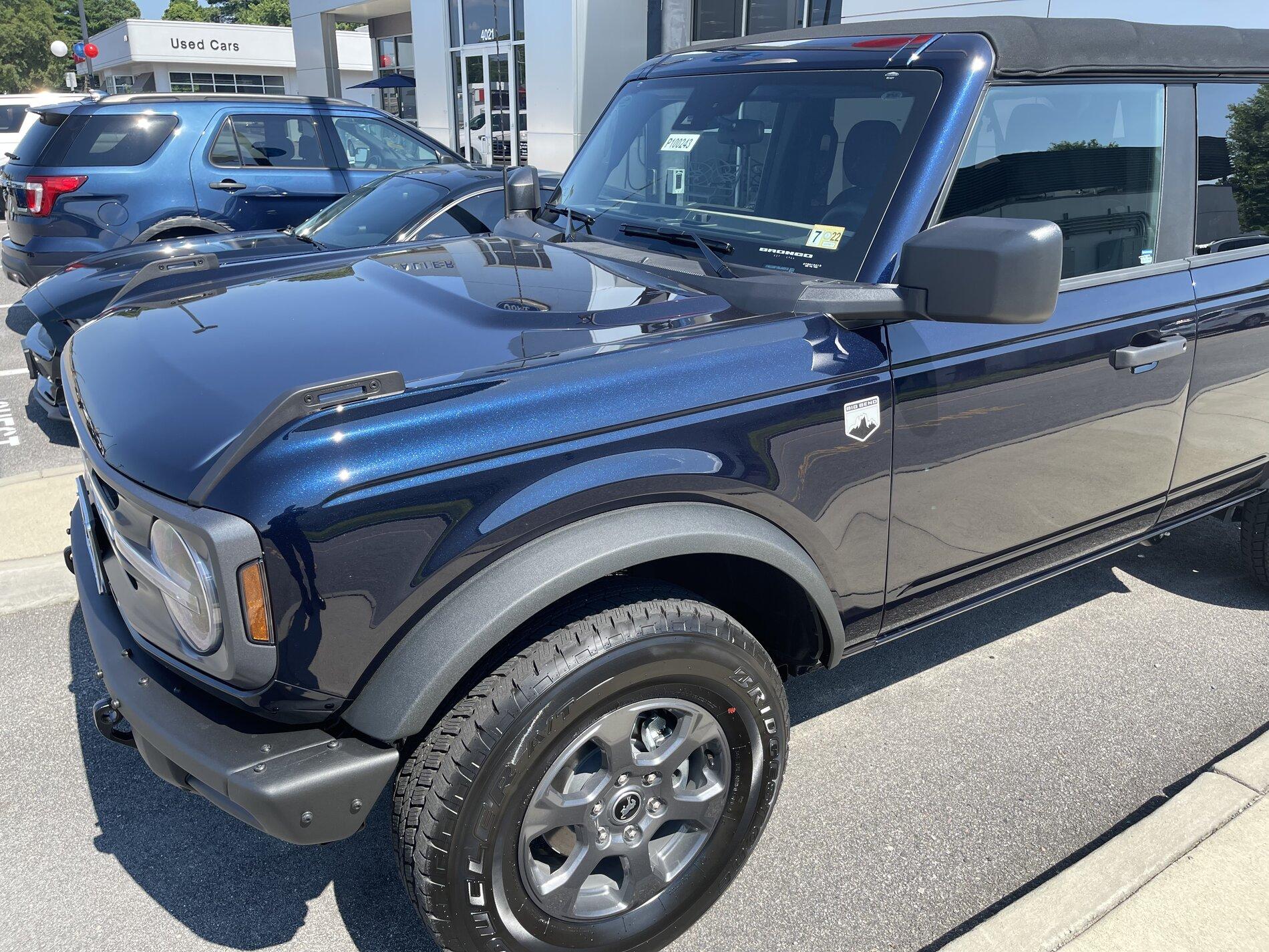 Ford Bronco ANTIMATTER BLUE Bronco Club DD953C18-4404-4925-85FD-59091ADA8A6C