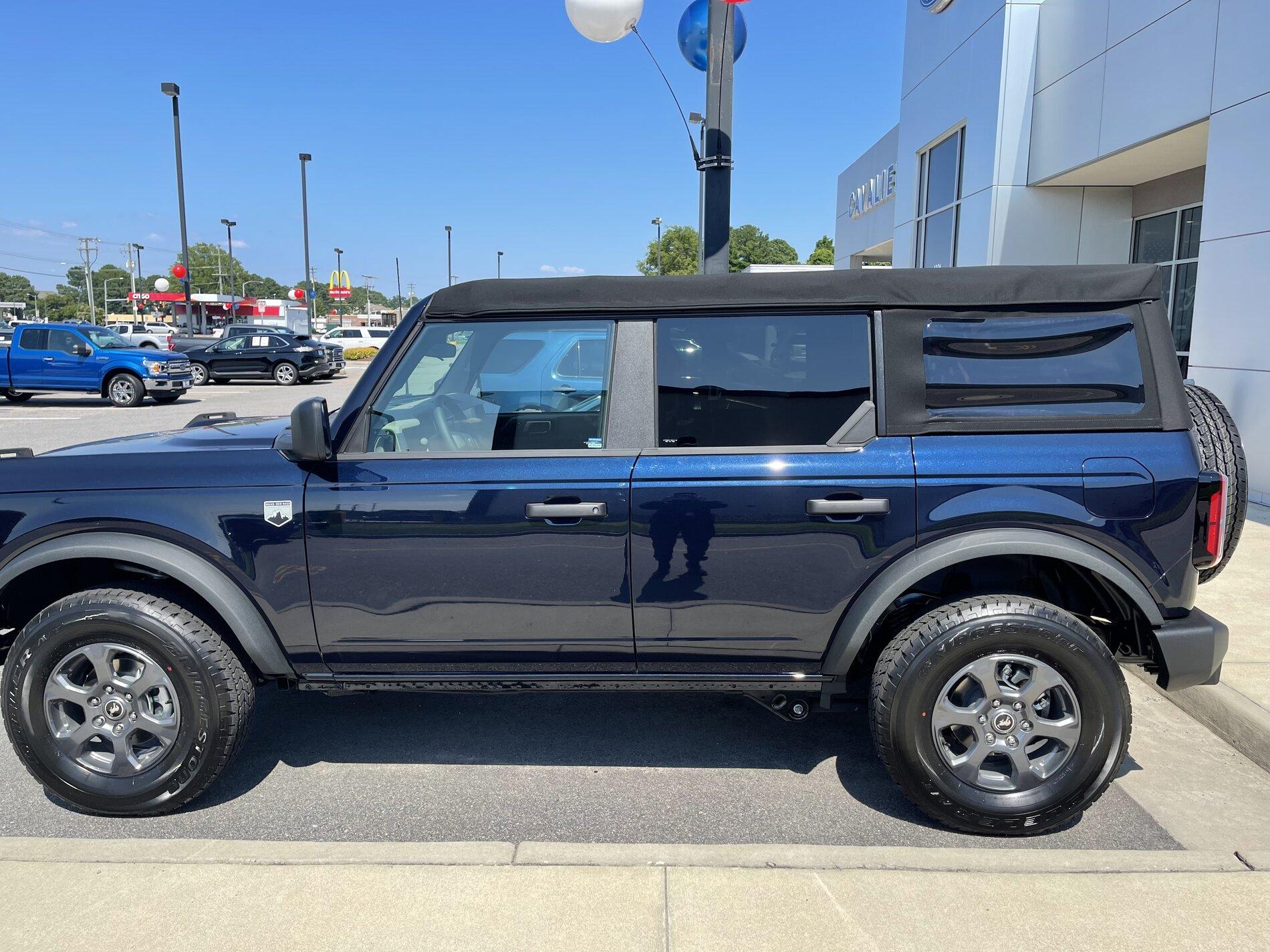 Ford Bronco ANTIMATTER BLUE Bronco Club 5E6D2AF6-54EF-4EAC-AD91-C40C63CFF1D5
