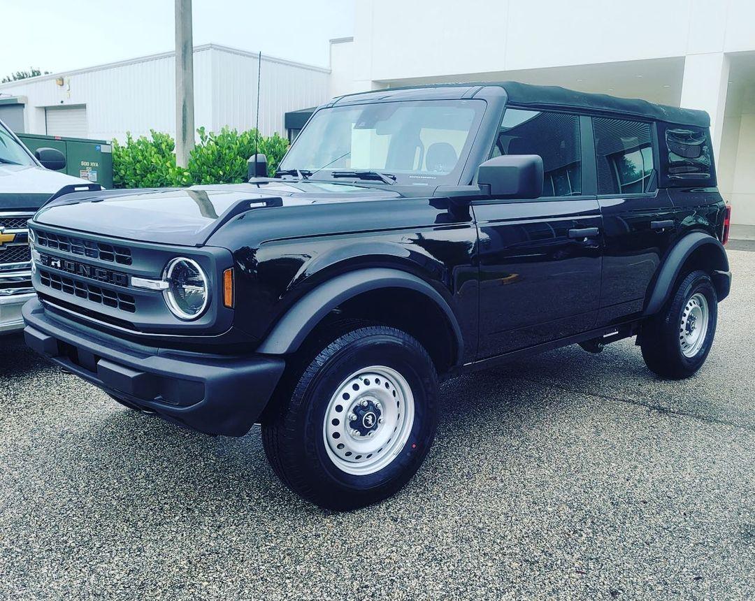 Ford Bronco SHADOW BLACK Bronco Club Shadow Black Base Bronco Steel Wheels Steelies 4-Door Soft Top 2
