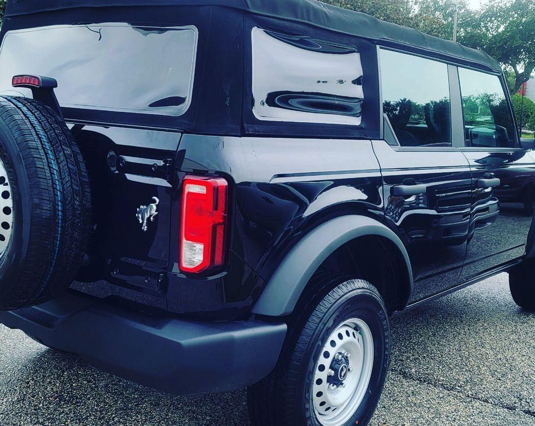 Ford Bronco SHADOW BLACK Bronco Club Shadow Black Base Bronco Steel Wheels Steelies 4-Door Soft Top 5