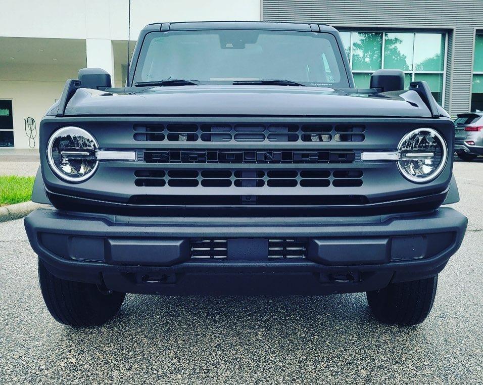 Ford Bronco SHADOW BLACK Bronco Club Shadow Black Base Bronco Steel Wheels Steelies 4-Door Soft Top 3