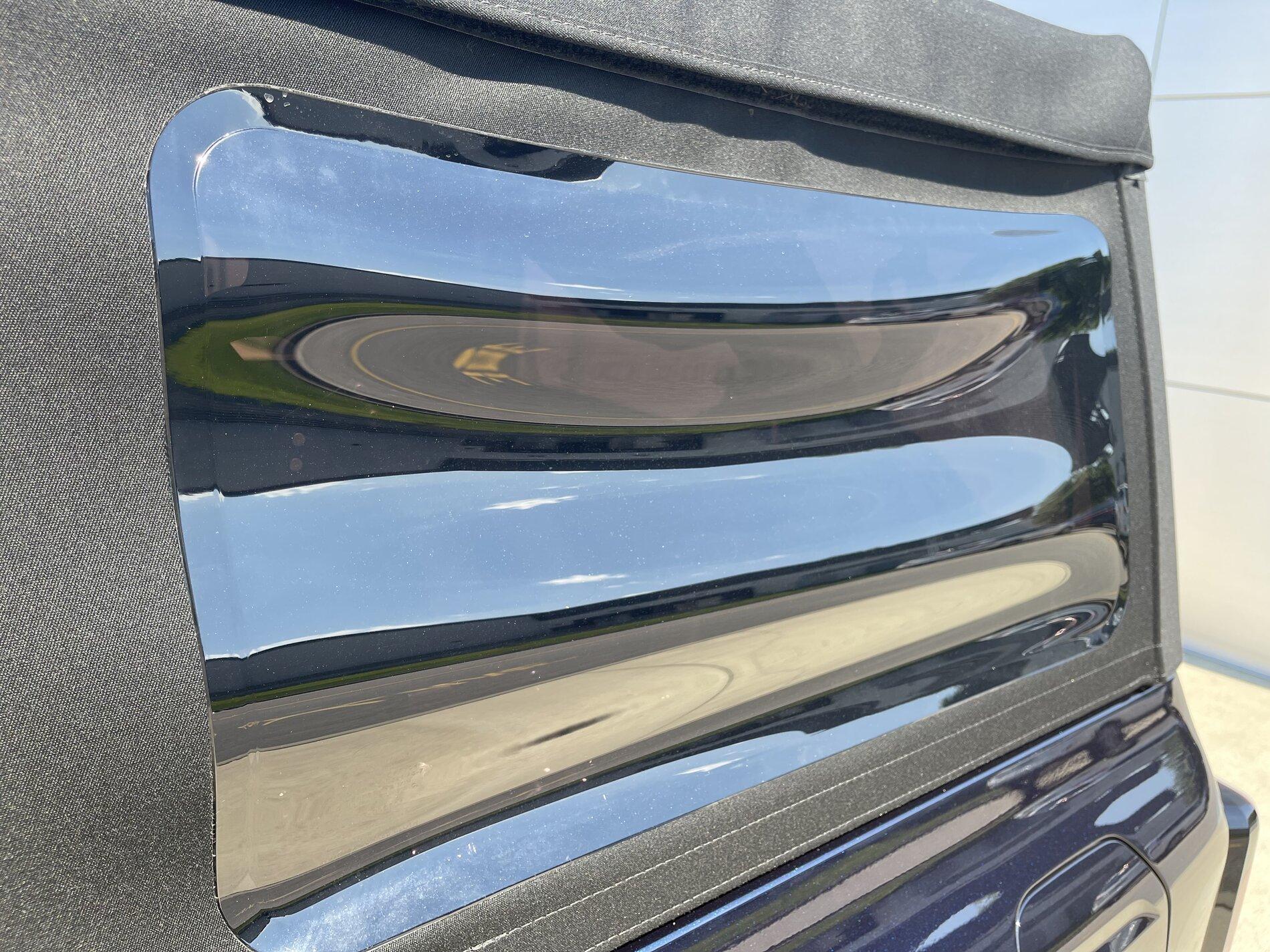 Ford Bronco ANTIMATTER BLUE Bronco Club 126B4A90-2B8F-41BF-AF4D-75AF4857B194