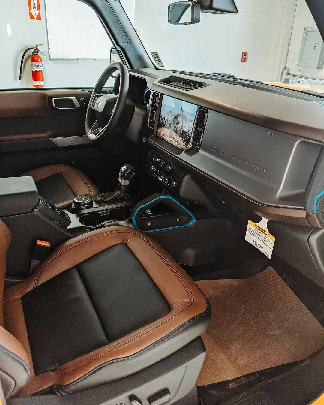 Ford Bronco CYBER ORANGE Bronco Club Cyber Orange Outer Banks Bronco 4-Door MIC Hard Top 2