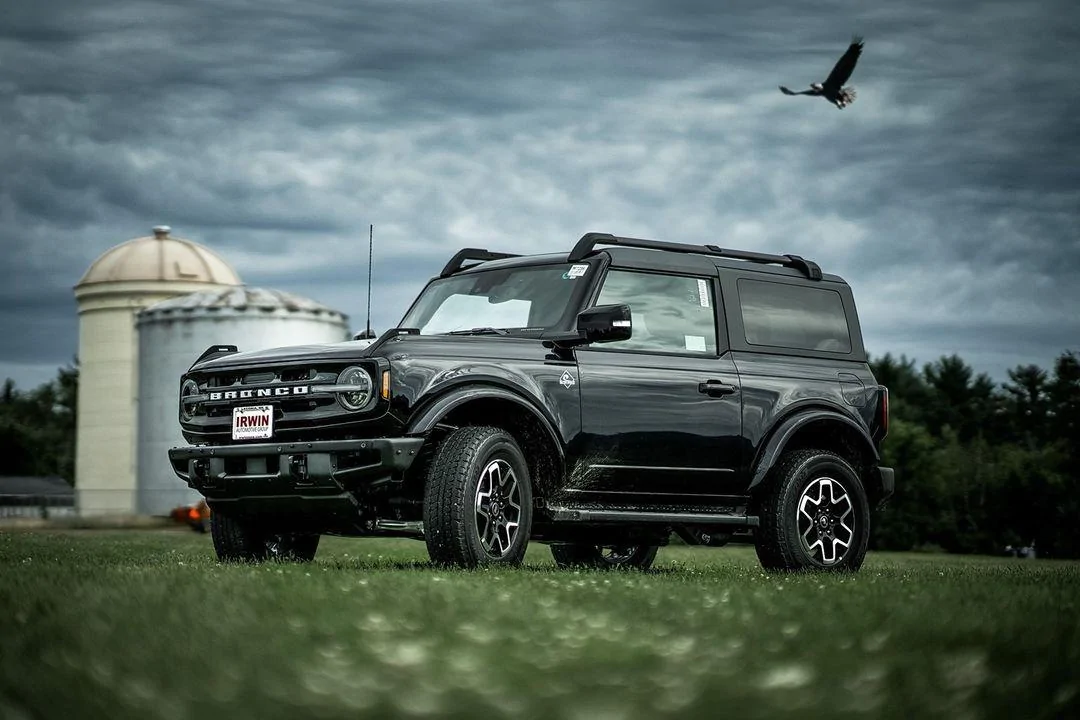 Ford Bronco SHADOW BLACK Bronco Club Shadow Black Outer Banks Bronco 2-Door MIC Hard To